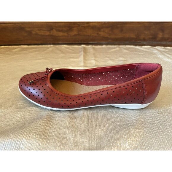 Collection by Clarks Cloud Stepper Soft Cushion Ballet Flats Red Polka BowSz 9.5 - Picture 11 of 16